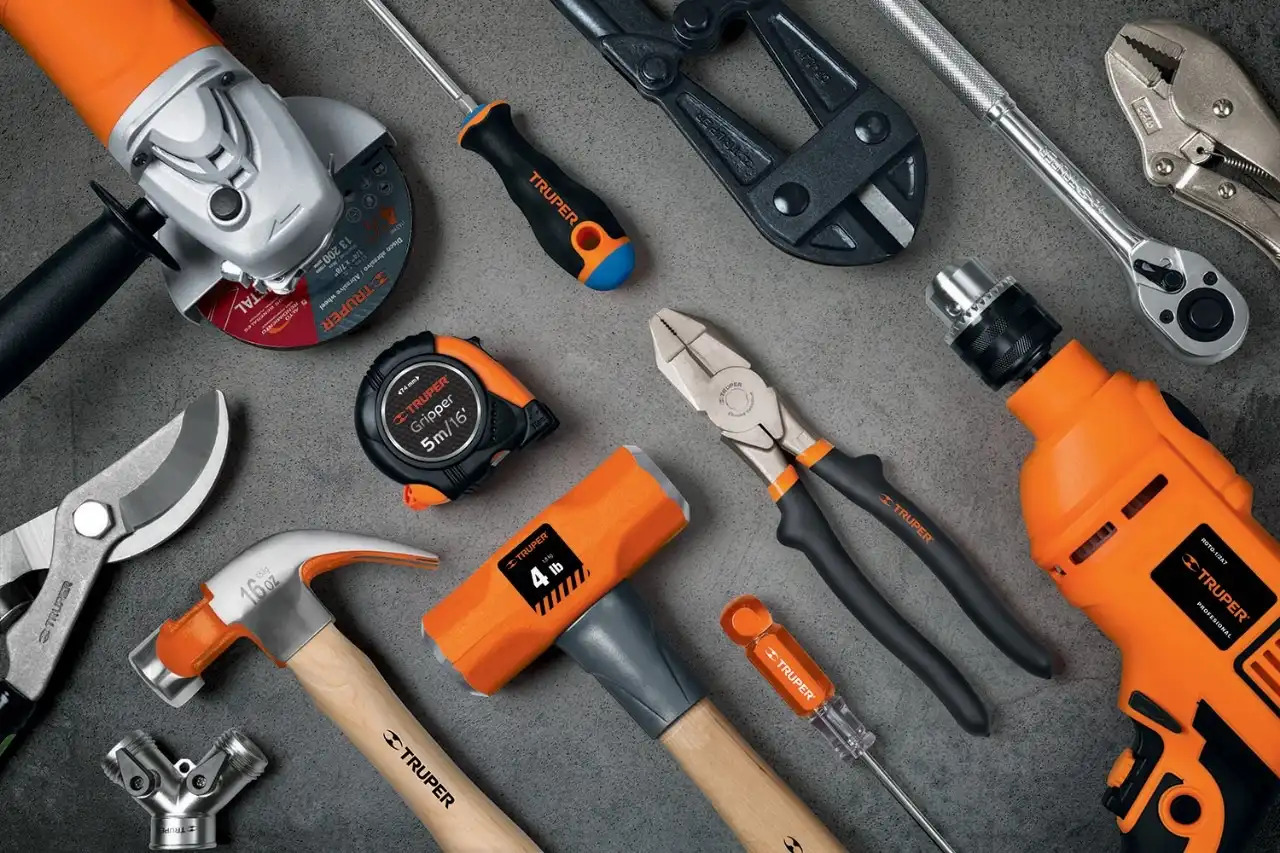 Variedad de herramientas manuales y eléctricas en Corporación Ferretera D&A Lima