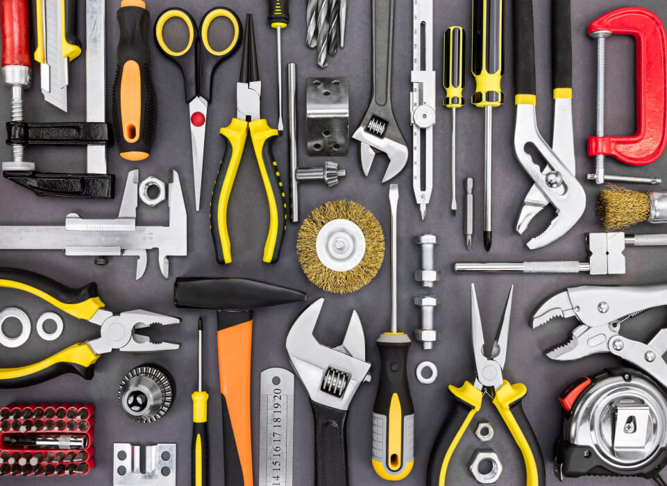 Interior de Corporación Ferretera D&A con amplio stock de herramientas en Lima