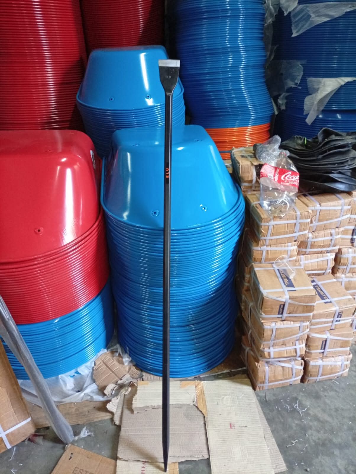 Equipo de trabajo de Corporación Ferretera D&A atendiendo a clientes en Lima